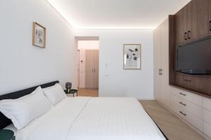 Ironcrest Studio - Cortina