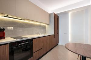 Ironcrest Studio - Cortina