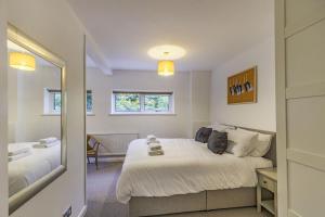 The Laurels - Wifi, Parking, 4 Bedrooms, Gatwick
