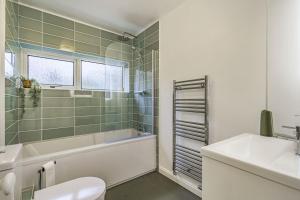 The Laurels - Wifi, Parking, 4 Bedrooms, Gatwick