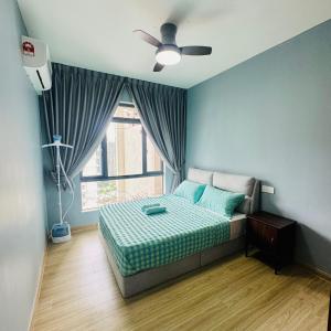 Regalia 2B1R 6pax Condo Forest City GB H-3003