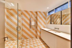 Beautiful trendy apartment sleeps 4