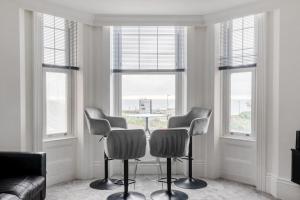 OCEAN VIEW by BOURNECOAST - Upper Ground Floor Flat with Sea Views - Opposite the Sandy Beaches - FM3441