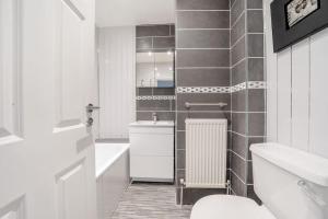 OCEAN VIEW by BOURNECOAST - Upper Ground Floor Flat with Sea Views - Opposite the Sandy Beaches - FM3441