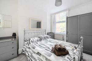 OCEAN VIEW by BOURNECOAST - Upper Ground Floor Flat with Sea Views - Opposite the Sandy Beaches - FM3441