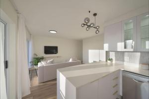 The Lighthouse - Sea View Apartment