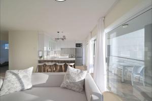 The Lighthouse - Sea View Apartment