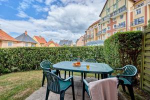 Appart'hotels Residence Pierre & Vacances Port Guillaume : One-Bedroom Duplex House with Sleeping Alcove, Fireplace and Terrace (6 People)