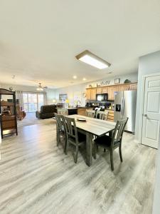 Three-Bedroom Apartment room in Tina Condo B-4