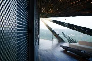 The Ledge by Bloobuck - Pīrmed