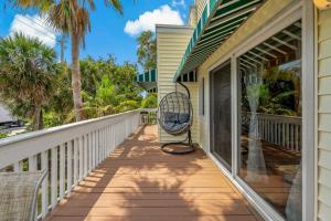 Longboat Key Beach House Beauty With Peek-a-views