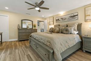 Longboat Key Beach House Beauty With Peek-a-views