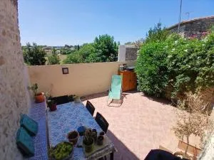 Maison de village cosy, grande terrasse dominante - La Rouvière