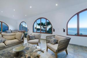 Maripins Villa con jacuzzi y vistas únicas al mar