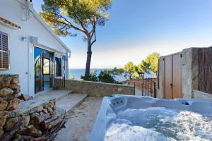 Maripins Villa con jacuzzi y vistas únicas al mar