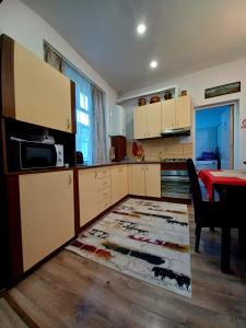 Lovely Central Apartment