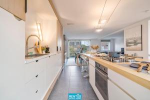 Villa Pippa - house on a short walk from the beach