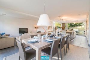 Villa Pippa - house on a short walk from the beach