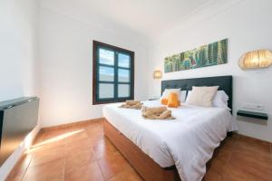 Villa Arena Blanca with Private Pool and BBQ By Lanzarote Vacation Homes