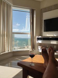 Amplo Apartamento em Meia Praia