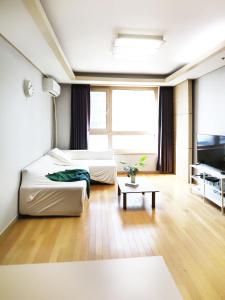 Gangnam Apartment 82m2 2 Bedrooms 2 Private Bathrooms Gangnam Style 2Bdr 2Bath 2Min Walk to Subway Fully Furnished