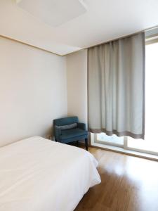 Gangnam Apartment 82m2 2 Bedrooms 2 Private Bathrooms Gangnam Style 2Bdr 2Bath 2Min Walk to Subway Fully Furnished