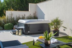 Deluxe Villa Nitia with 4 bedrooms 550m from sandy beach