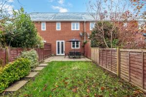 Redhill,Sleeps9,Parking,17minsLGW30 to London