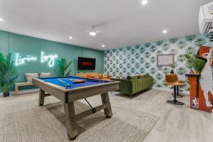 4 Br Haven~Pool~Hot Tub~Arcade~Fire Pit~Putt Putt