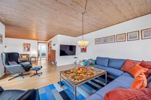 Lovely Holiday House With 4 Rooms Close To The North Sea