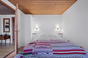 Lovely Holiday House With 4 Rooms Close To The North Sea