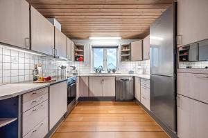 Lovely Holiday House With 4 Rooms Close To The North Sea