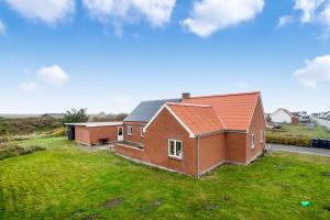 Lovely Holiday House With 4 Rooms Close To The North Sea