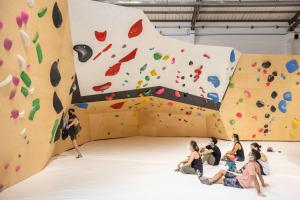 Cozy Spacious 4BR Villa, 12pax, 200m BTS PhraKhanong, 10min ThongLo, Fast 500mbps Wifi