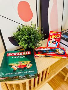 Cozy Spacious 4BR Villa, 12pax, 200m BTS PhraKhanong, 10min ThongLo, Fast 500mbps Wifi