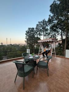 4BR cozy villa kasauli garden bone fire open terrace jhula by the north edge