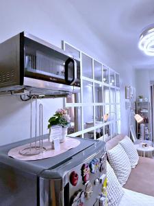 Cozypura Staycation near MOA, Airport , with free fast WIFI, Netflix and pay parking