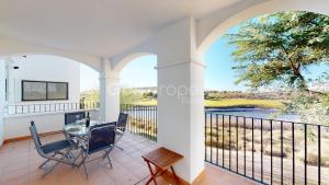 Charming 2 Bed Apartment with Golf Course Views