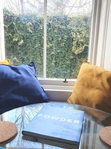 Artist colony cottage with sauna and private garden, and easy walk to city centre