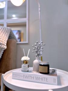 Cozypura Staycation near MOA, Airport , with free fast WIFI, Netflix and pay parking