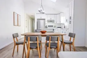 Charming 3B Home 10 mins to Venice Beach - بالمز