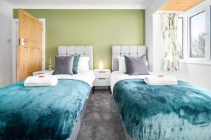 Modern stylish home, Garden, Parking, WiFi Families Contractors