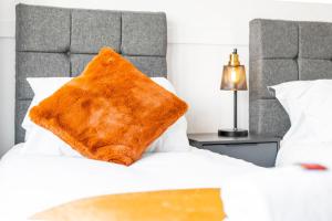 Modern stylish home, Garden, Parking, WiFi Families Contractors