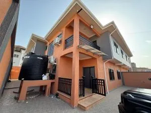 Ultra Modern 3 Bedroom Townhouse - Ashalebotwe