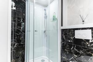 Elegant 5 BR Apartment at Ghents Core