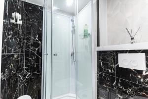 Elegant 5 BR Apartment at Ghents Core