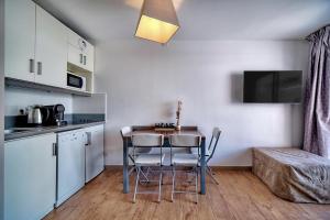 Agréable 2 pièces TERRASSE, PISCINE, Clémenceau A1B235