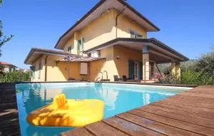 Beautiful Home In Capezzano Pianore - Culla