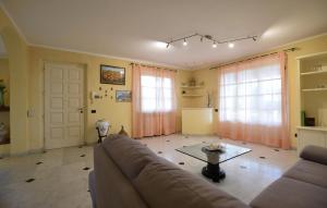 Beautiful Home In Capezzano Pianore