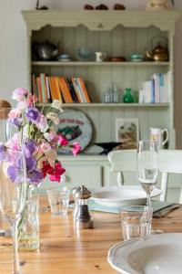 Beautiful Box Hill Lodge
